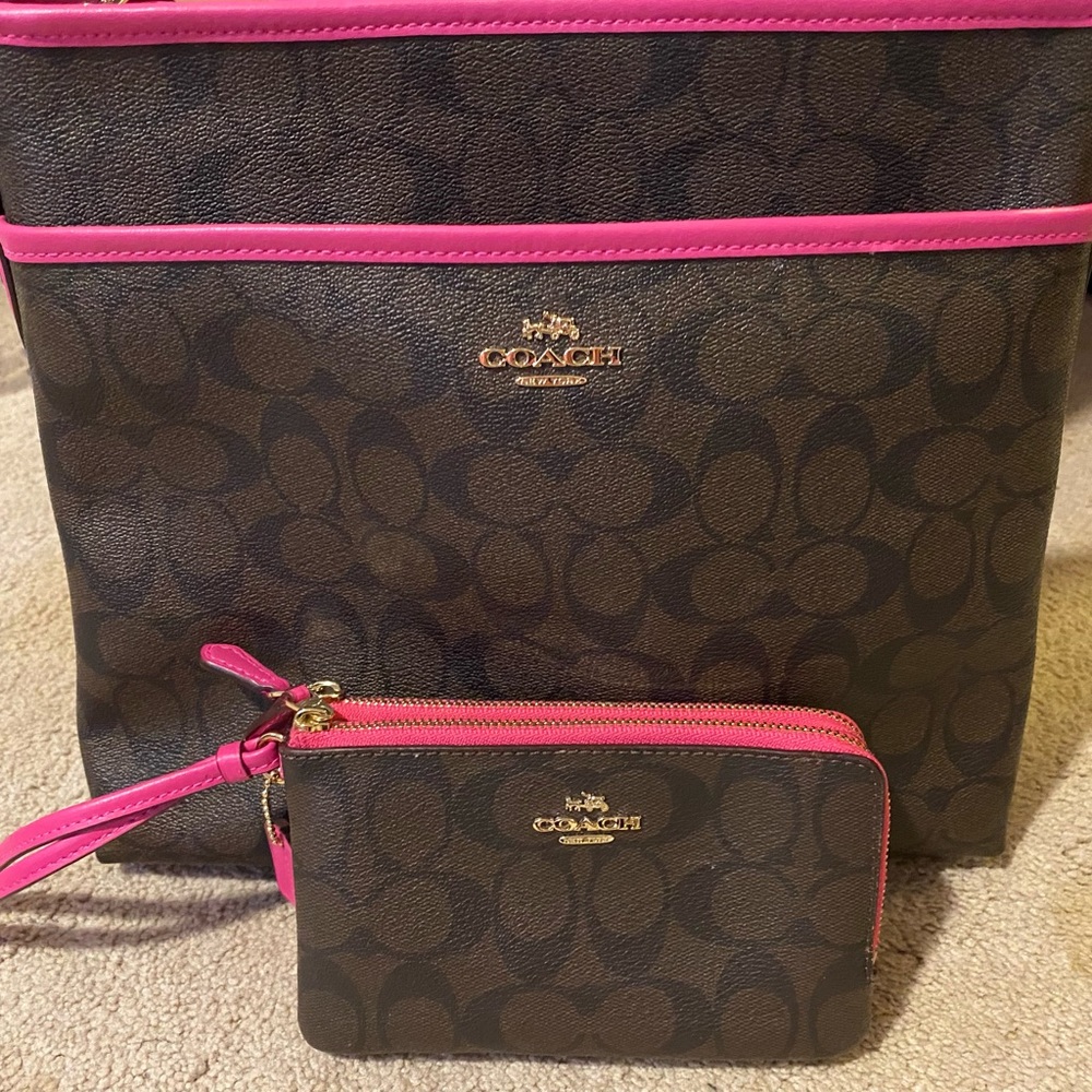 Coach crossbody purse with matching wristlet